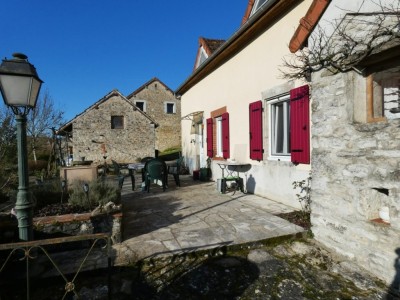 MAISON AVEC GITE ET BEAU TERRAIN PROCHE ETANGS A VENDRE - MONTAPAS - 144.05 m2 - 195000€