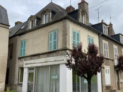 IMMEUBLE DE COMMERCE - 2 LOGEMENTS - 1 ATELIER A VENDRE - CHATILLON EN BAZOIS - 182.23 m2 - 140000€
