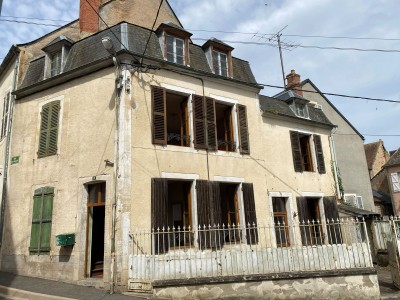 MAISON DE VILLAGE A VENDRE - ST SAULGE - 90 m2 - 30000€