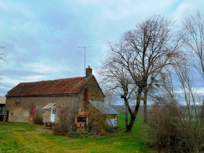MAISON ET DEPENDANCES SUR BEAU TERRAIN A VENDRE - STE MARIE - 52 m2 - 44000€