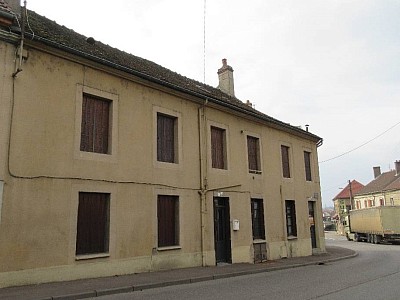 IMMEUBLE A VENDRE - AUTUN - 160.7 m2 - 60000€