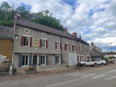 Maison de 11 pices et 6 Chambres A VENDRE - MONTREUILLON - 266.69 m2 - 185000€