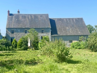 MAISON ET DEPENDANCES SUR BEAU TERRAIN - PUITS - ST FRANCHY - 111.54 m2 - VENDU