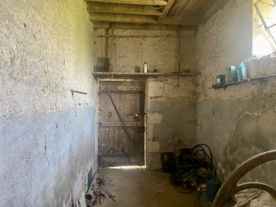 MAISON ET DEPENDANCES SUR BEAU TERRAIN - PUITS - ST FRANCHY - 111.54 m2 - VENDU