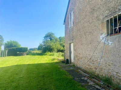 MAISON ET DEPENDANCES SUR BEAU TERRAIN - PUITS - ST FRANCHY - 111.54 m2 - VENDU