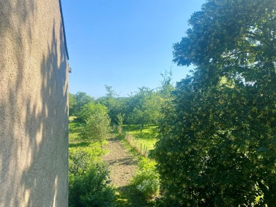 MAISON ET DEPENDANCES SUR BEAU TERRAIN - PUITS - ST FRANCHY - 111.54 m2 - VENDU