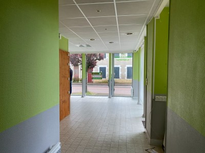 IMMEUBLE DE COMMERCE - 2 LOGEMENTS - 1 ATELIER A VENDRE - CHATILLON EN BAZOIS - 182.23 m2 - 140000€