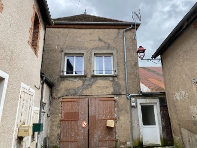 IMMEUBLE DE COMMERCE - 2 LOGEMENTS - 1 ATELIER A VENDRE - CHATILLON EN BAZOIS - 182.23 m2 - 140000€