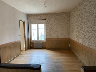 IMMEUBLE DE COMMERCE - 2 LOGEMENTS - 1 ATELIER A VENDRE - CHATILLON EN BAZOIS - 182.23 m2 - 140000€