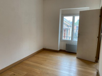 IMMEUBLE DE COMMERCE - 2 LOGEMENTS - 1 ATELIER A VENDRE - CHATILLON EN BAZOIS - 182.23 m2 - 140000€