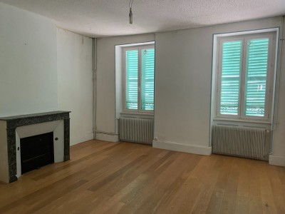 IMMEUBLE DE COMMERCE - 2 LOGEMENTS - 1 ATELIER A VENDRE - CHATILLON EN BAZOIS - 182.23 m2 - 140000€