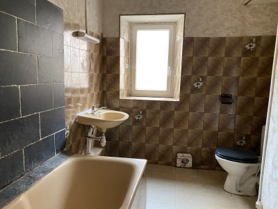 IMMEUBLE DE COMMERCE - 2 LOGEMENTS - 1 ATELIER A VENDRE - CHATILLON EN BAZOIS - 182.23 m2 - 140000€