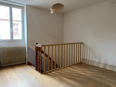 IMMEUBLE DE COMMERCE - 2 LOGEMENTS - 1 ATELIER A VENDRE - CHATILLON EN BAZOIS - 182.23 m2 - 140000€