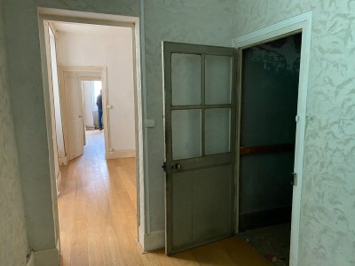 IMMEUBLE DE COMMERCE - 2 LOGEMENTS - 1 ATELIER A VENDRE - CHATILLON EN BAZOIS - 182.23 m2 - 140000€