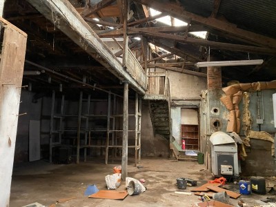 IMMEUBLE DE COMMERCE - 2 LOGEMENTS - 1 ATELIER A VENDRE - CHATILLON EN BAZOIS - 182.23 m2 - 140000€