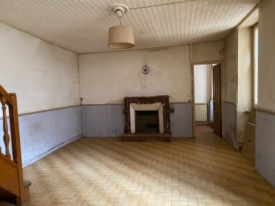 IMMEUBLE DE COMMERCE - 2 LOGEMENTS - 1 ATELIER A VENDRE - CHATILLON EN BAZOIS - 182.23 m2 - 140000€