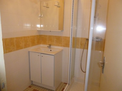 IMMEUBLE DE RAPPORT A VENDRE - MOULINS ENGILBERT - 177.7 m2 - 146�000�&euro;