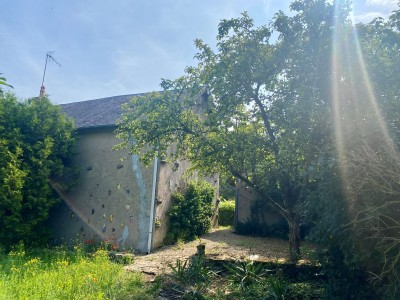 MAISON DE CAMPAGNE AVEC TERRAIN - ALLUY - 52.44 m2 - VENDU