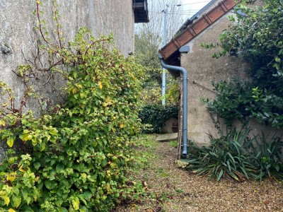 MAISON DE CAMPAGNE AVEC TERRAIN - ALLUY - 52.44 m2 - VENDU