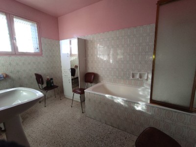 Pavillon sur Sous Sol complet avec dpendances A VENDRE - ARLEUF - 94.62 m2 - 119000€