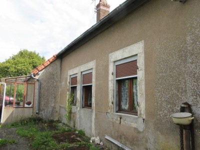 MAISON A VENDRE - ST FORGEOT - 70.7 m2 - 85000€