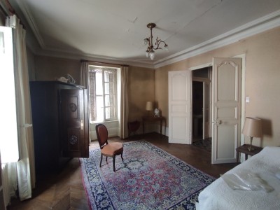MAISON A VENDRE - CHATEAU CHINON VILLE - 349.38 m2 - 142000€