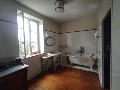 MAISON A VENDRE - CHATEAU CHINON VILLE - 349.38 m2 - 142000€