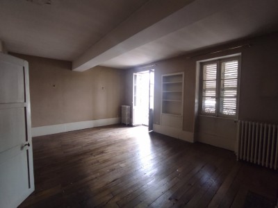 MAISON A VENDRE - CHATEAU CHINON VILLE - 349.38 m2 - 142000€