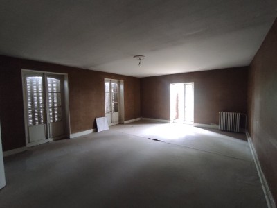 MAISON A VENDRE - CHATEAU CHINON VILLE - 349.38 m2 - 142000€