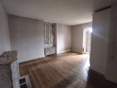 MAISON A VENDRE - CHATEAU CHINON VILLE - 349.38 m2 - 99000€