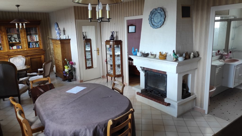 MAISON - CHATEAU CHINON VILLE - 117.88 m2 - VENDU