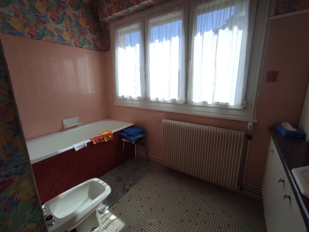 MAISON - CHATEAU CHINON VILLE - 137.69 m2 - VENDU