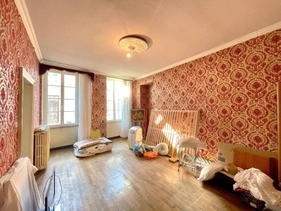 MAISON A VENDRE - CHATEAU CHINON VILLE - 190 m2 - 88 000 &euro;