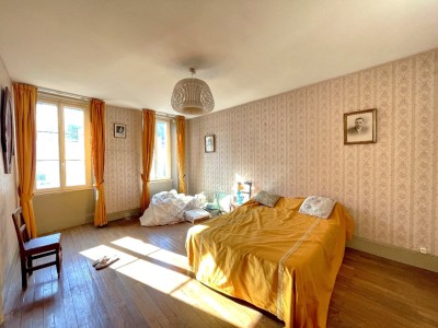MAISON A VENDRE - CHATEAU CHINON VILLE - 190 m2 - 88 000 &euro;
