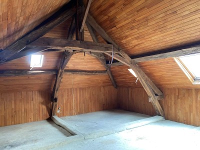 MAISON DE VILLAGE AVEC COUR ET GARAGE A VENDRE - CHATILLON EN BAZOIS - 117.84 m2 - 34000€