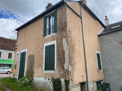 MAISON DE VILLAGE AVEC COUR ET GARAGE A VENDRE - CHATILLON EN BAZOIS - 117.84 m2 - 34000€