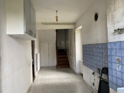 MAISON DE VILLAGE AVEC COUR ET GARAGE A VENDRE - CHATILLON EN BAZOIS - 117.84 m2 - 34000€