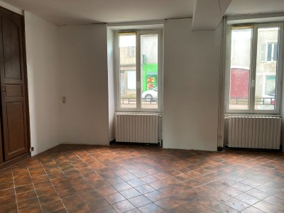 MAISON DE VILLAGE AVEC COUR ET GARAGE A VENDRE - CHATILLON EN BAZOIS - 117.84 m2 - 34000€