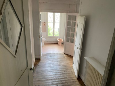 MAISON DE VILLAGE AVEC COUR ET GARAGE A VENDRE - CHATILLON EN BAZOIS - 117.84 m2 - 34000€