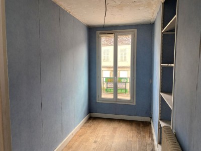 MAISON DE VILLAGE AVEC COUR ET GARAGE A VENDRE - CHATILLON EN BAZOIS - 117.84 m2 - 34000€