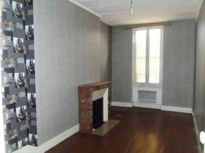 MAISON DE VILLAGE-DEPENDANCES-JARDIN 293 M2 A VENDRE - CHATILLON EN BAZOIS - 80.56 m2 - 35000€