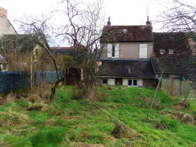MAISON DE VILLAGE-DEPENDANCES-JARDIN 293 M2 A VENDRE - CHATILLON EN BAZOIS - 80.56 m2 - 35000€