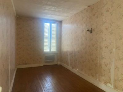 MAISON DE VILLAGE-DEPENDANCES-JARDIN 293 M2 A VENDRE - CHATILLON EN BAZOIS - 80.56 m2 - 35000€