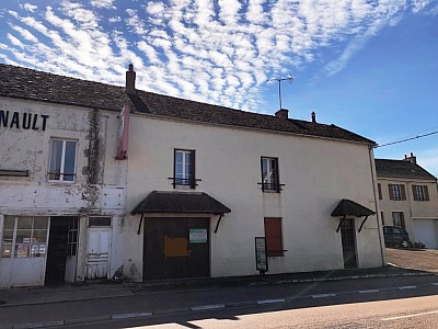 MAISON DE BOURG TOUS COMMERCES 34000  A VENDRE - CHATILLON EN BAZOIS - 69.39 m2 - 34000€