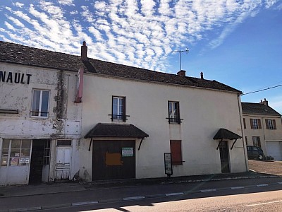 MAISON DE BOURG TOUS COMMERCES A VENDRE - CHATILLON EN BAZOIS - 69.39 m2 - 34000 €