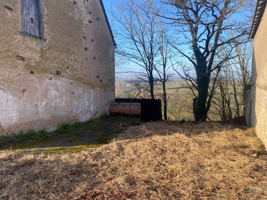 MAISON - MONTAPAS - 136.69 m2 - VENDU