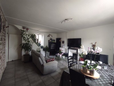 Maison de 11 pices et 6 Chambres A VENDRE - MONTREUILLON - 266.69 m2 - 210000€