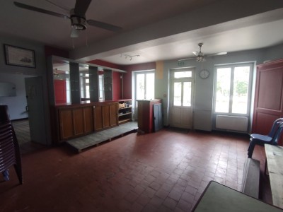 Maison de 11 pices et 6 Chambres A VENDRE - MONTREUILLON - 266.69 m2 - 185000€