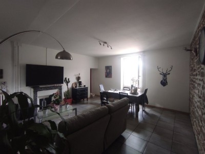 Maison de 11 pices et 6 Chambres A VENDRE - MONTREUILLON - 266.69 m2 - 185000€