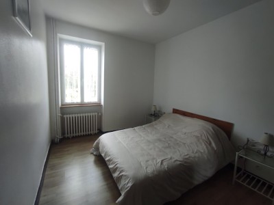 Maison de 11 pices et 6 Chambres A VENDRE - MONTREUILLON - 266.69 m2 - 185000€